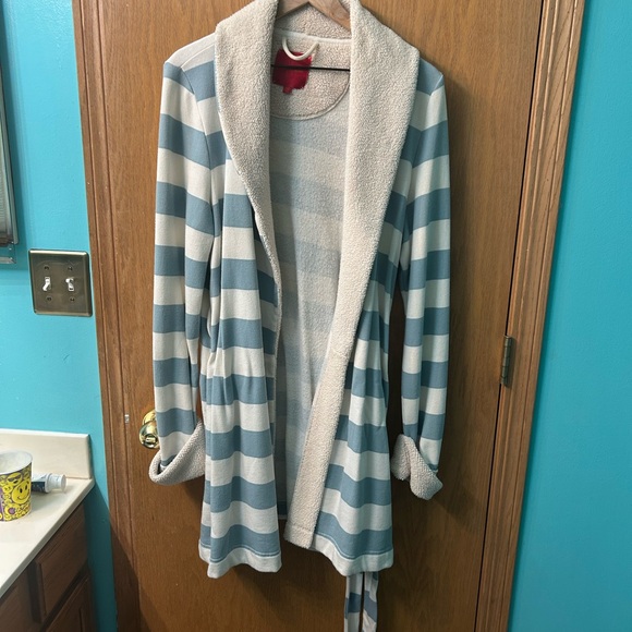 Victoria’s Secret robe Sherpa Medium striped Women's Robe blue and white - Picture 6 of 6